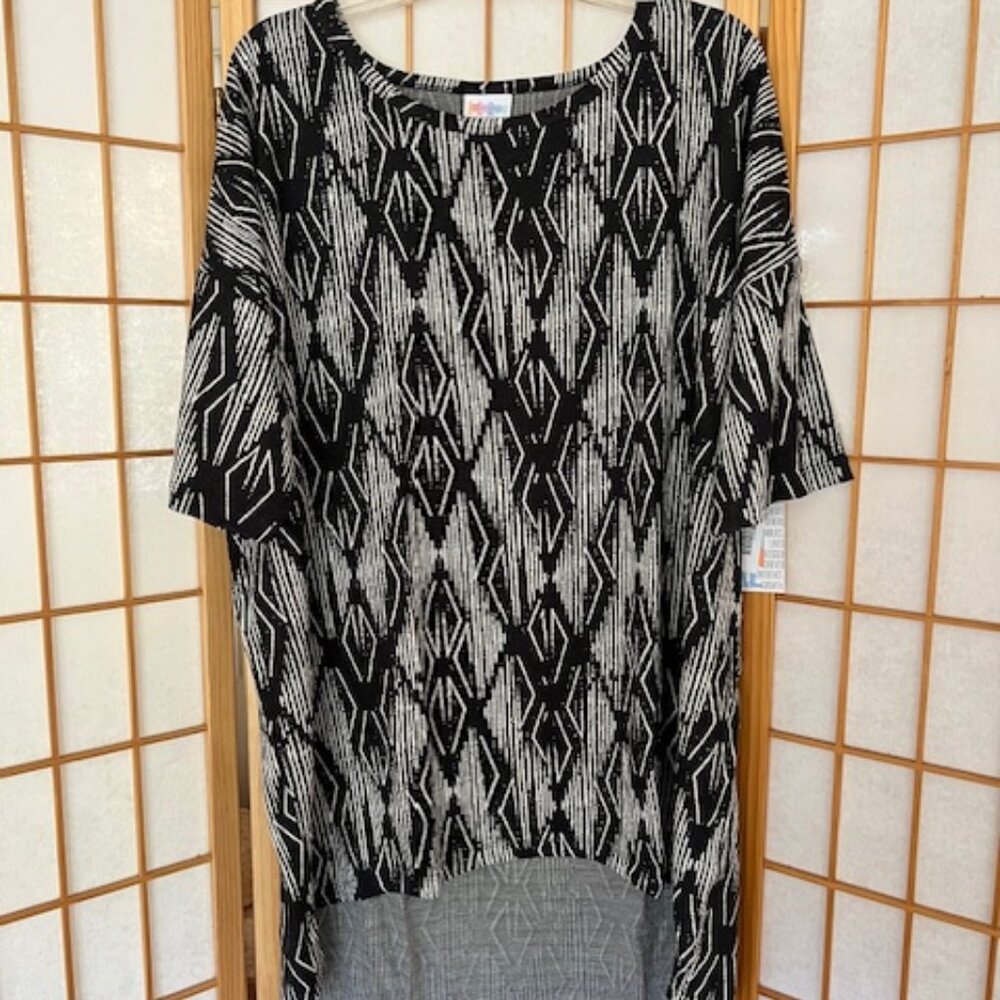 LuLaRoe Shirt. Irma. XL. Black and White